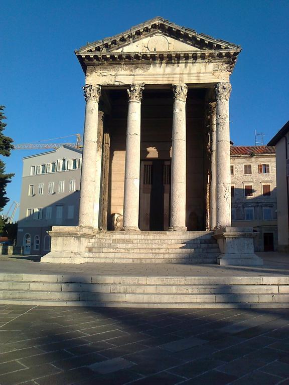 For Holidays In * Pula